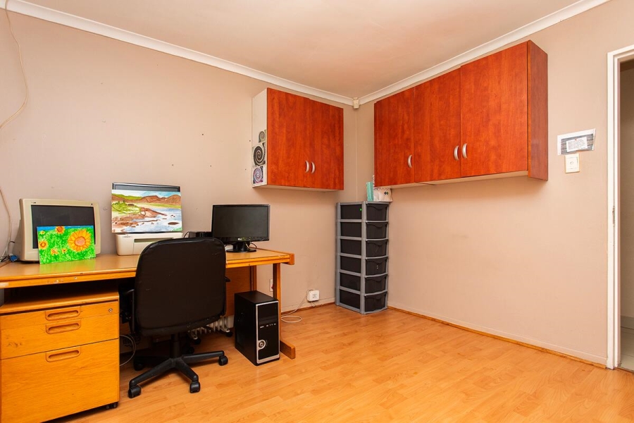 6 Bedroom Property for Sale in Vredekloof Heights Western Cape